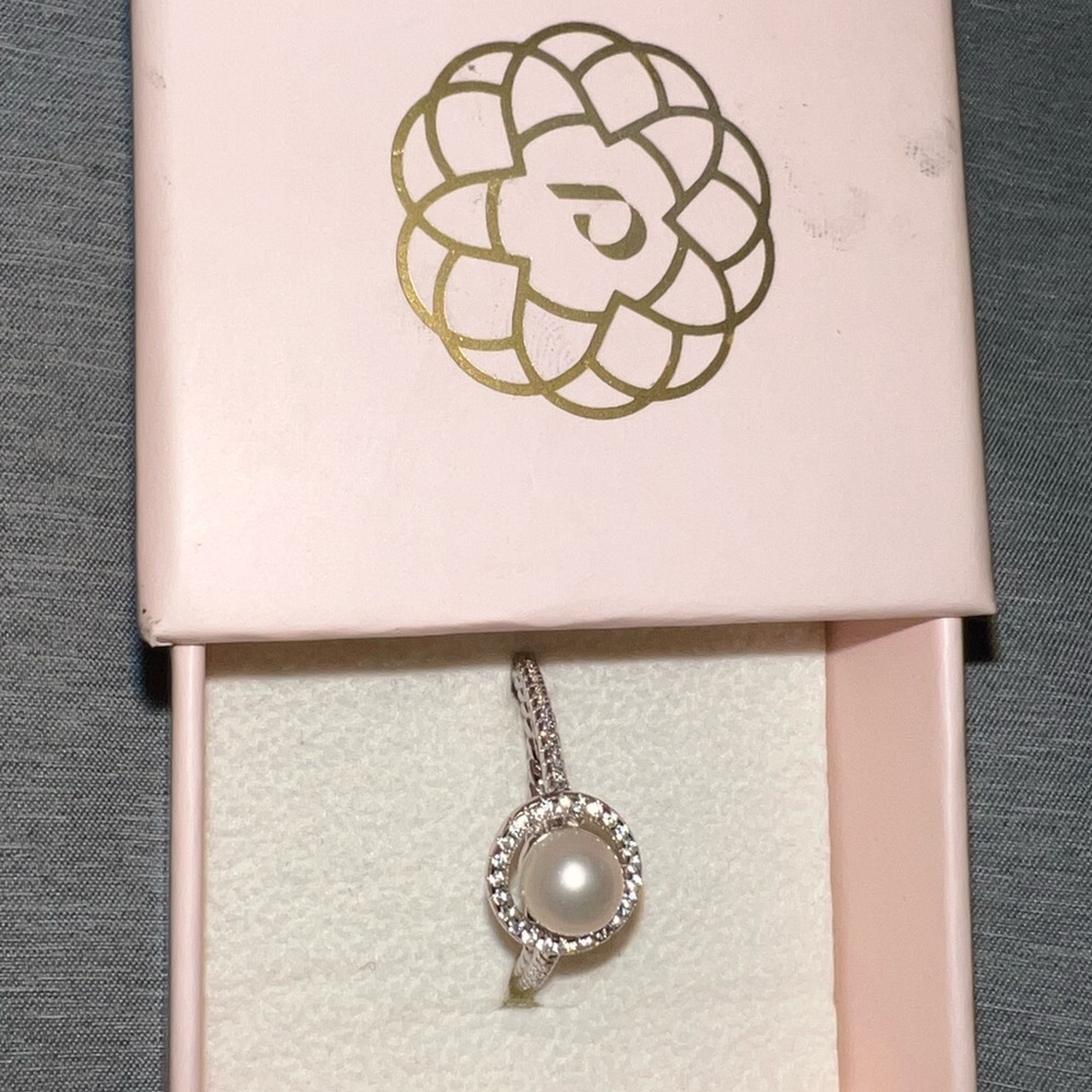 Elegant Silver Pearl Ring